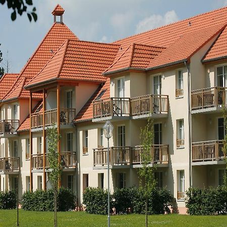 Residence de tourisme Les Allées du Green Levernois Exterior foto