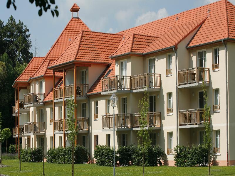 Residence de tourisme Les Allées du Green Levernois Exterior foto