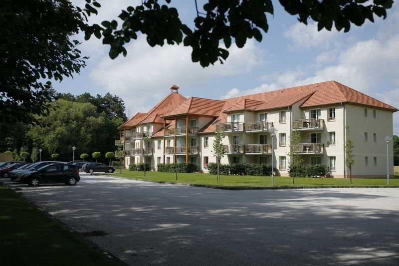 Residence de tourisme Les Allées du Green Levernois Exterior foto