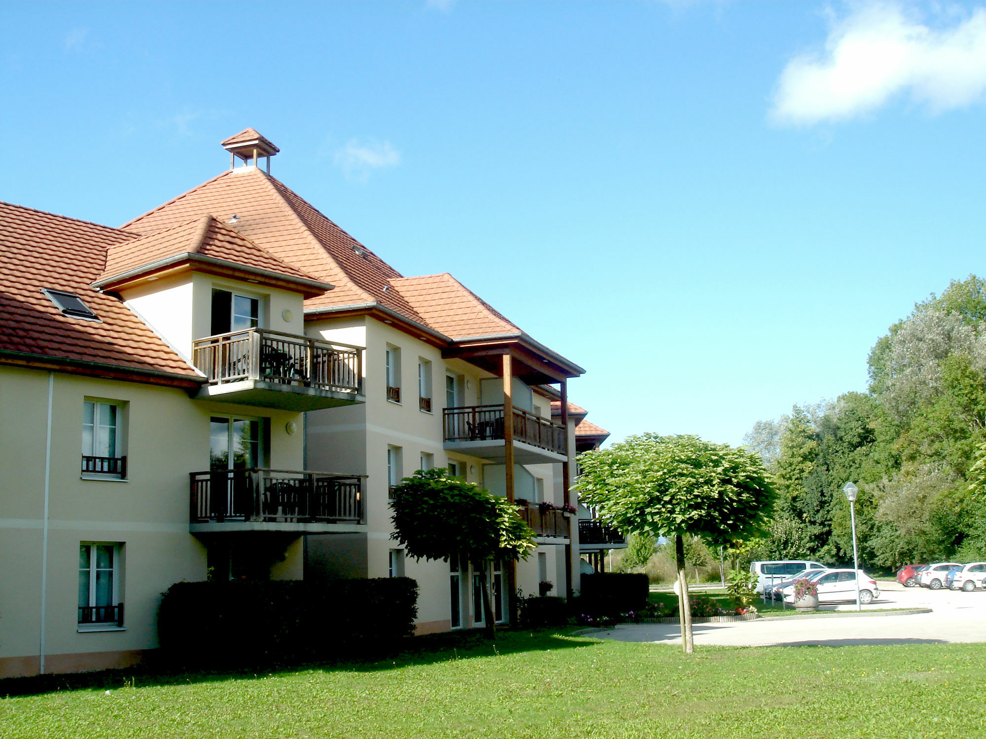 Residence de tourisme Les Allées du Green Levernois Exterior foto